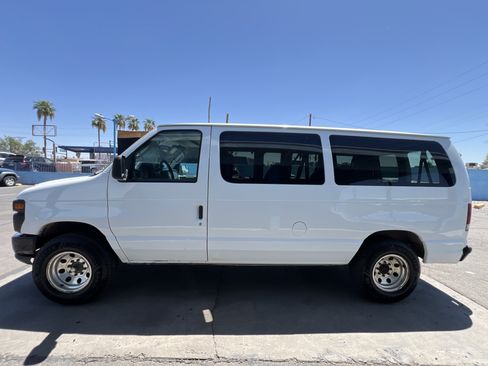 Used 2011 Ford E-150 and Econoline 150 Wagon w/ Interior Upgrade Pkg RWD image 7