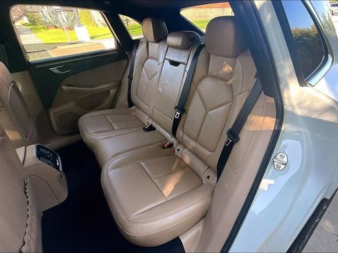 Used 2023 Porsche Macan AWD/4WD image 37