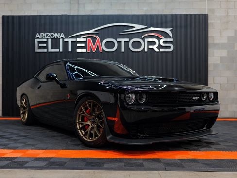 Used 2016 Dodge Challenger SRT Hellcat RWD image 2