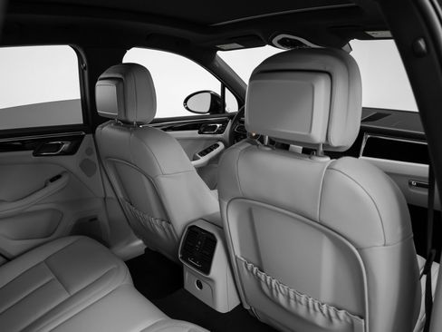 Used 2025 Porsche Macan image 24