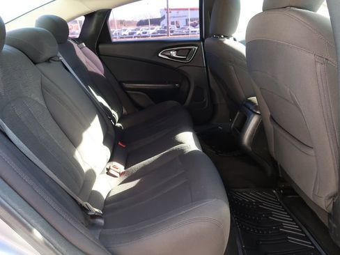 Used 2016 Chrysler 200 Limited w/ Convenience Group image 8