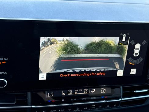 Used 2025 Toyota Sienna Limited image 27