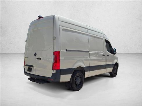 Used 2024 Mercedes-Benz Sprinter 2500 image 5