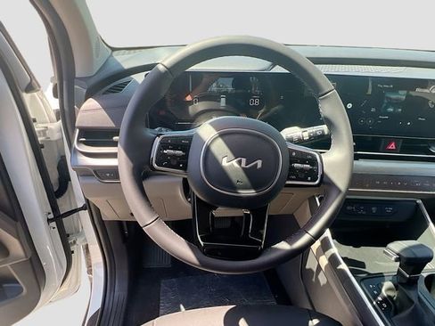 New 2026 Kia Carnival FWD image 11