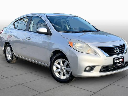 Used 2012 Nissan Versa FWD image 2