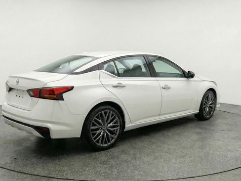 Used 2025 Nissan Altima 2.5 SV image 9