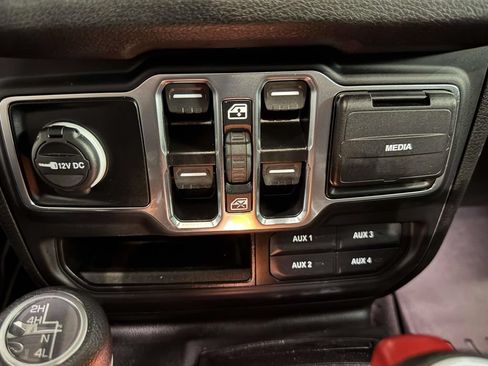 Used 2024 Jeep Wrangler Unlimited Sport AWD/4WD image 26