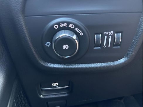 Certified 2025 Jeep Grand Cherokee Limited w/ Black Appearance Package image 18