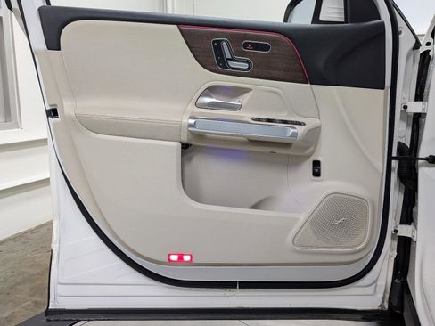 Used 2023 Mercedes-Benz EQB 300 4MATIC w/ Exclusive Package image 13