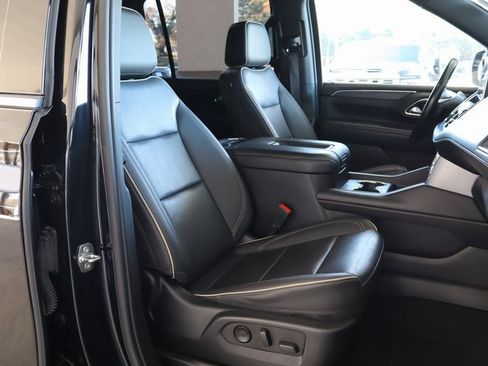 Used 2023 GMC Yukon XL SLT image 51