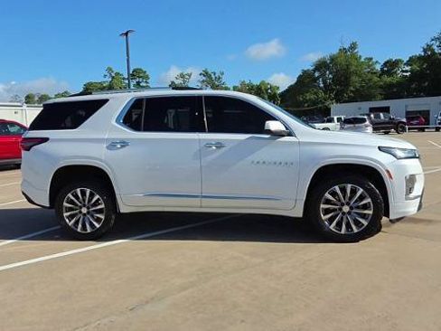 Certified 2023 Chevrolet Traverse Premier FWD image 9