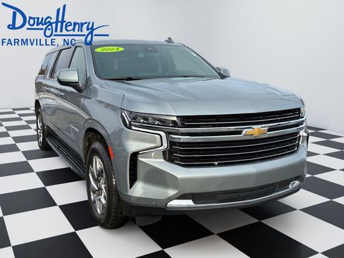 Used 2024 Chevrolet Suburban LT image 7