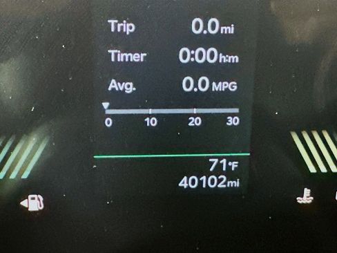 Used 2025 Kia Carnival FWD image 19
