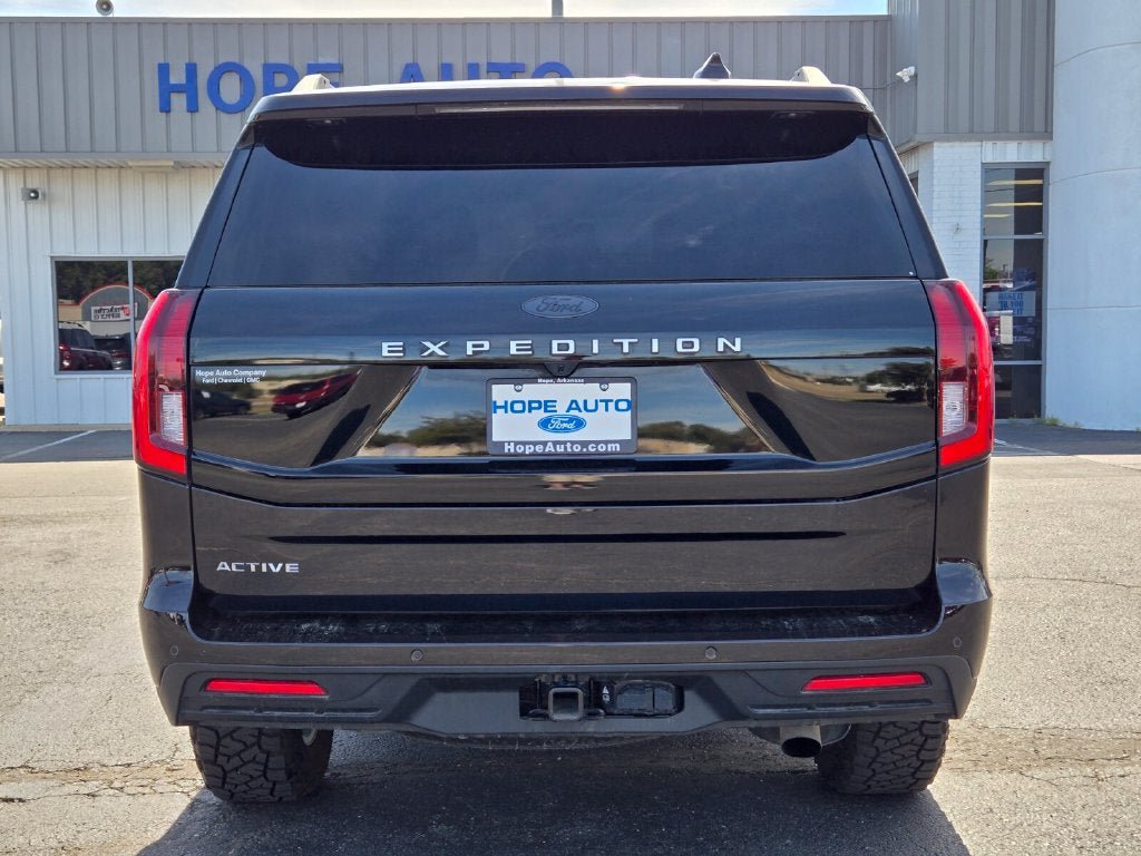 Used 2025 Ford Expedition Active AWD/4WD image 4