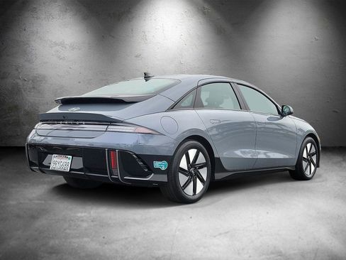 Used 2025 Hyundai Ioniq 6 SE RWD image 3
