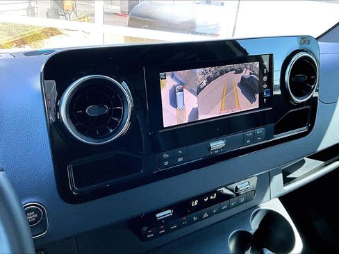 Used 2024 Mercedes-Benz Sprinter 2500 image 21