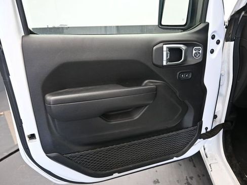 Used 2025 Jeep Wrangler Sport S image 17