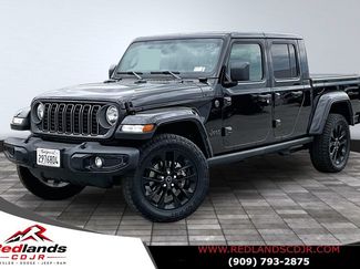 Used 2025 Jeep Gladiator Sport AWD/4WD video 1