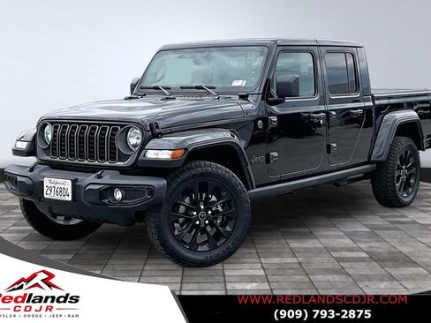 Used 2025 Jeep Gladiator Sport AWD/4WD image 1