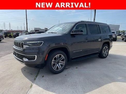 Used 2024 Jeep Wagoneer Series II w/ Flexible Seating Group RWD image 5