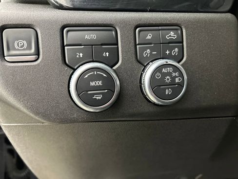 Used 2025 GMC Sierra 1500 SLT image 13