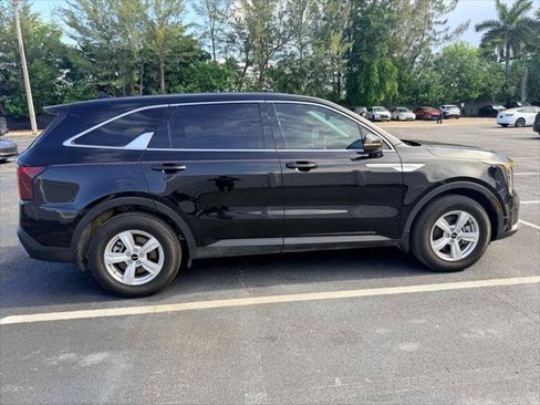 Used 2025 Kia Sorento LX FWD image 8