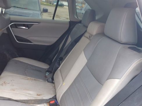 Used 2020 Toyota RAV4 XLE Premium image 7