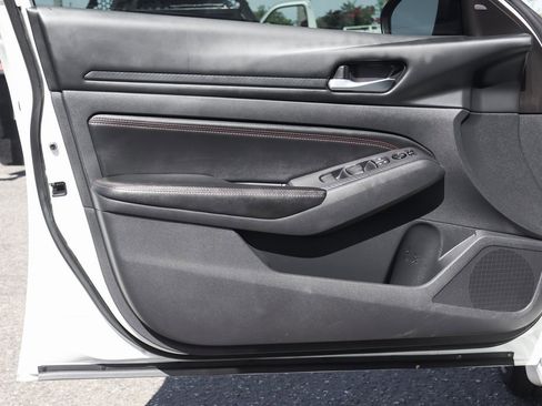 Used 2022 Nissan Altima 2.5 SR image 12