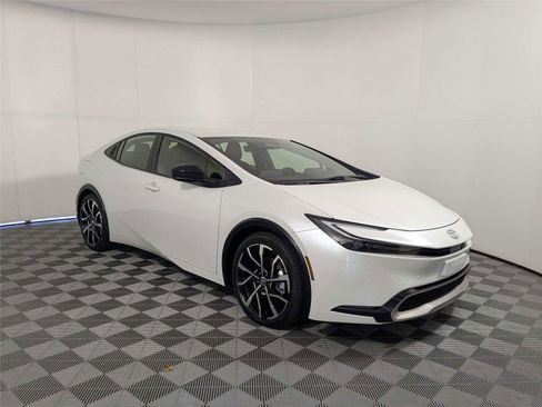 Used 2025 Toyota Prius Plug-In Hybrid FWD image 4