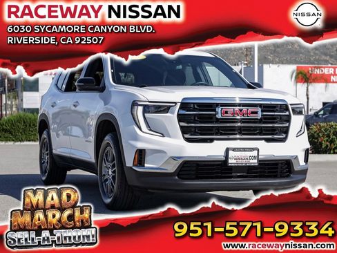 Used 2025 GMC Acadia Elevation image 1