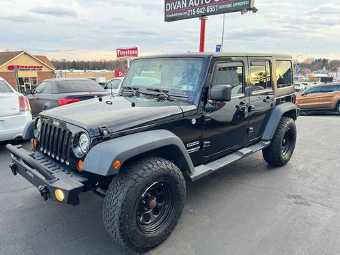 Used 2013 Jeep Wrangler Unlimited Sport image 4