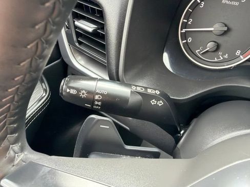 Used 2025 Nissan Rogue SV AWD/4WD image 31