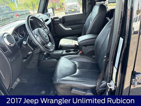 Used 2017 Jeep Wrangler Unlimited Rubicon w/ Cold Weather Group AWD/4WD image 12