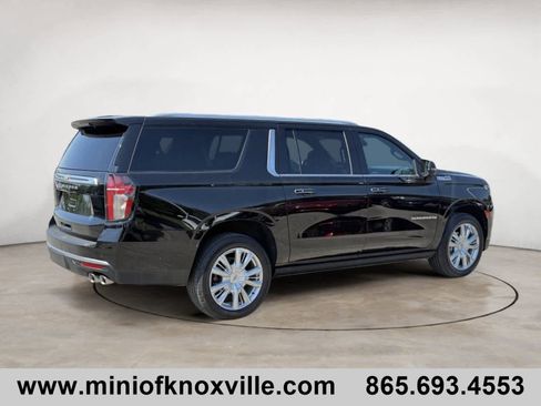 Used 2022 Chevrolet Suburban High Country AWD/4WD image 3