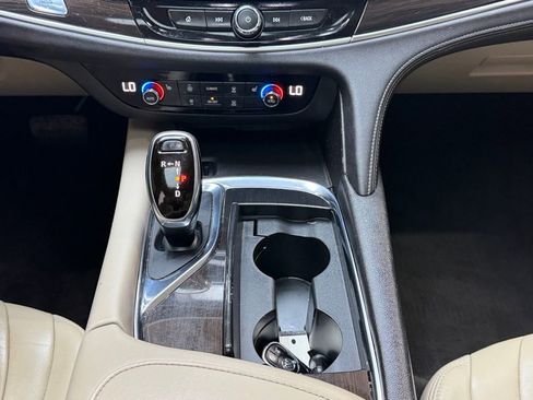Used 2019 Buick Enclave Essence AWD/4WD image 16
