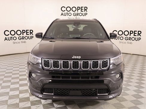 Used 2025 Jeep Compass Latitude image 9