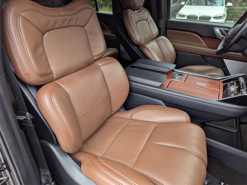 Used 2024 Lincoln Navigator Reserve image 25