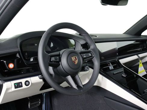 New 2026 Porsche Panamera 4 image 4