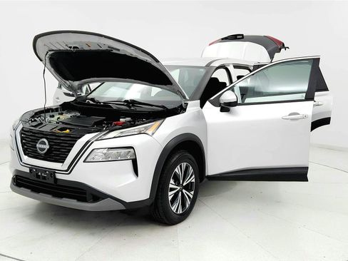 Used 2022 Nissan Rogue SV image 9