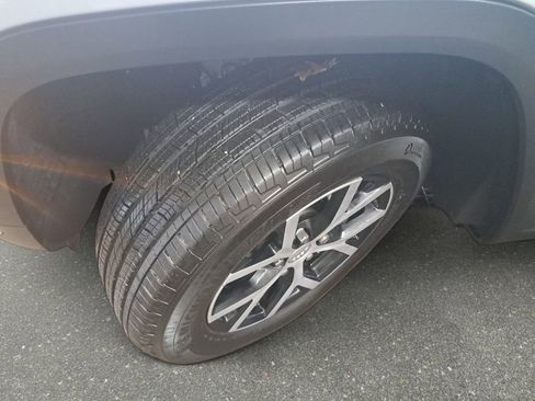 Certified 2024 Jeep Grand Cherokee Limited image 33