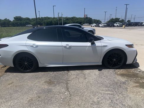 Used 2021 Toyota Camry XSE FWD image 3