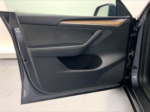 Used 2023 Tesla Model Y Long Range AWD/4WD image 18