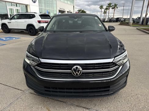 Used 2023 Volkswagen Jetta SE w/ Panoramic Sunroof Package FWD image 2