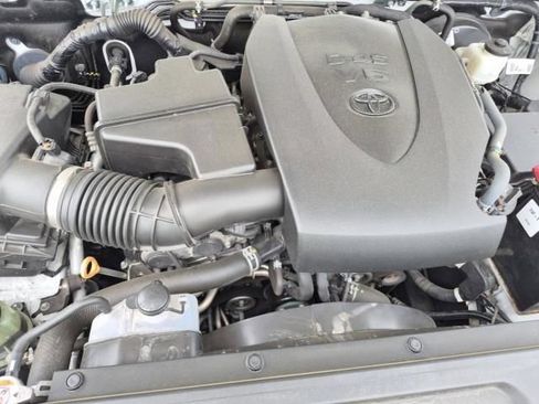 Used 2021 Toyota Tacoma SR5 RWD image 6