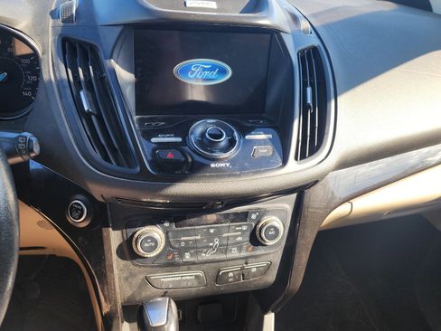 Used 2017 Ford Escape Titanium image 9