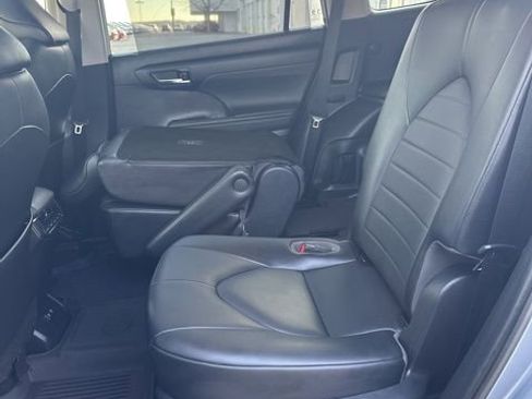 Used 2021 Toyota Highlander XLE image 46