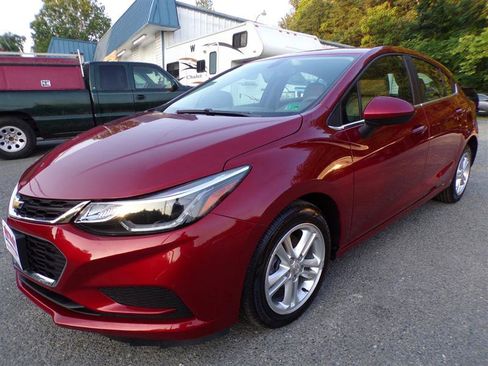 Used 2017 Chevrolet Cruze LT image 3