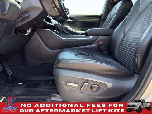 Used 2021 Toyota Highlander XSE AWD/4WD image 17