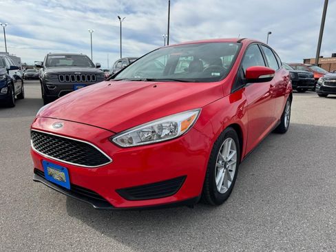 Used 2016 Ford Focus SE w/ SE Power Seat Package image 8