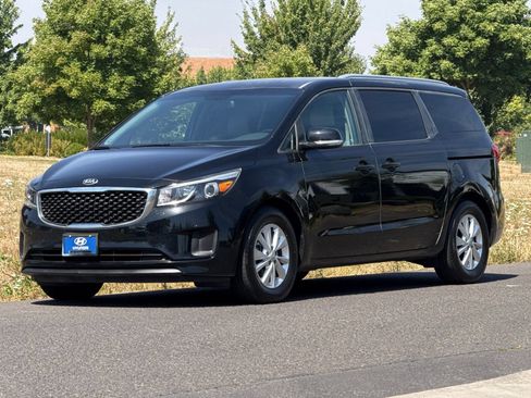 Used 2018 Kia Sedona LX w/ LX Essentials Premium Package FWD image 7
